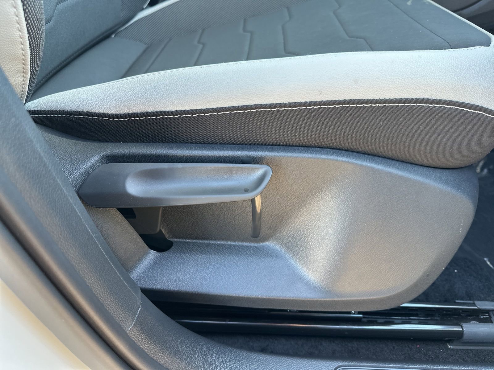 New 2026 Volkswagen Taos SE image 29