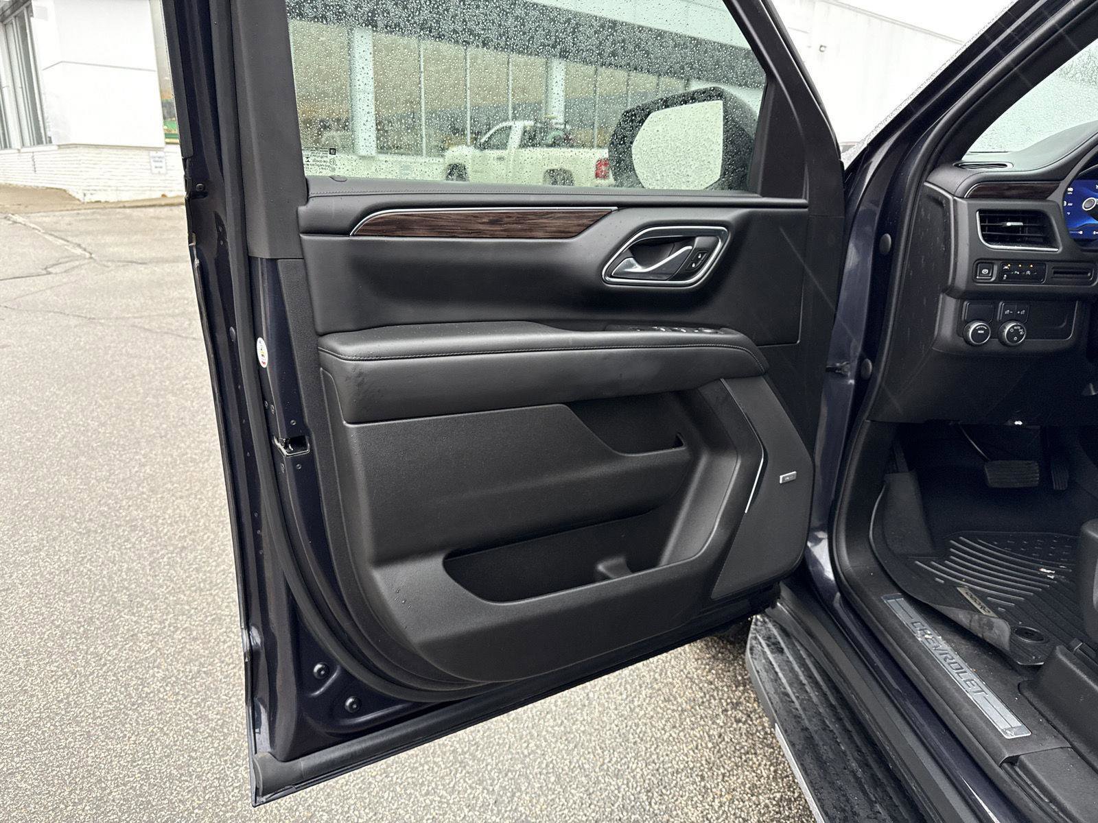 Used 2023 Chevrolet Suburban LT image 10