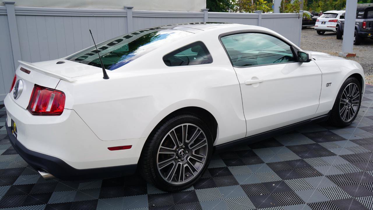 Used 2010 Ford Mustang GT RWD image 8