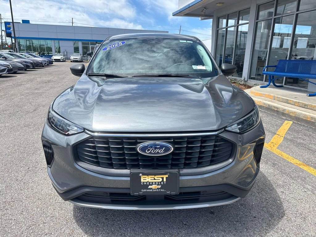 Used 2025 Ford Escape Active AWD/4WD image 2