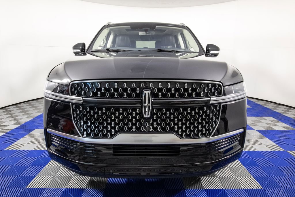 Used 2025 Lincoln Navigator Reserve AWD/4WD image 2