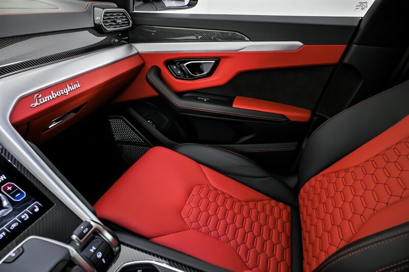 Used 2021 Lamborghini Urus AWD/4WD image 41