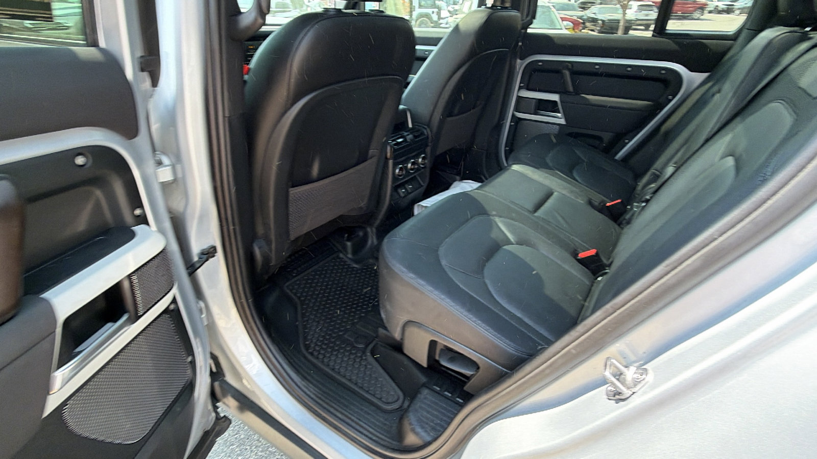 Used 2023 Land Rover Defender 110 X-Dynamic SE image 24