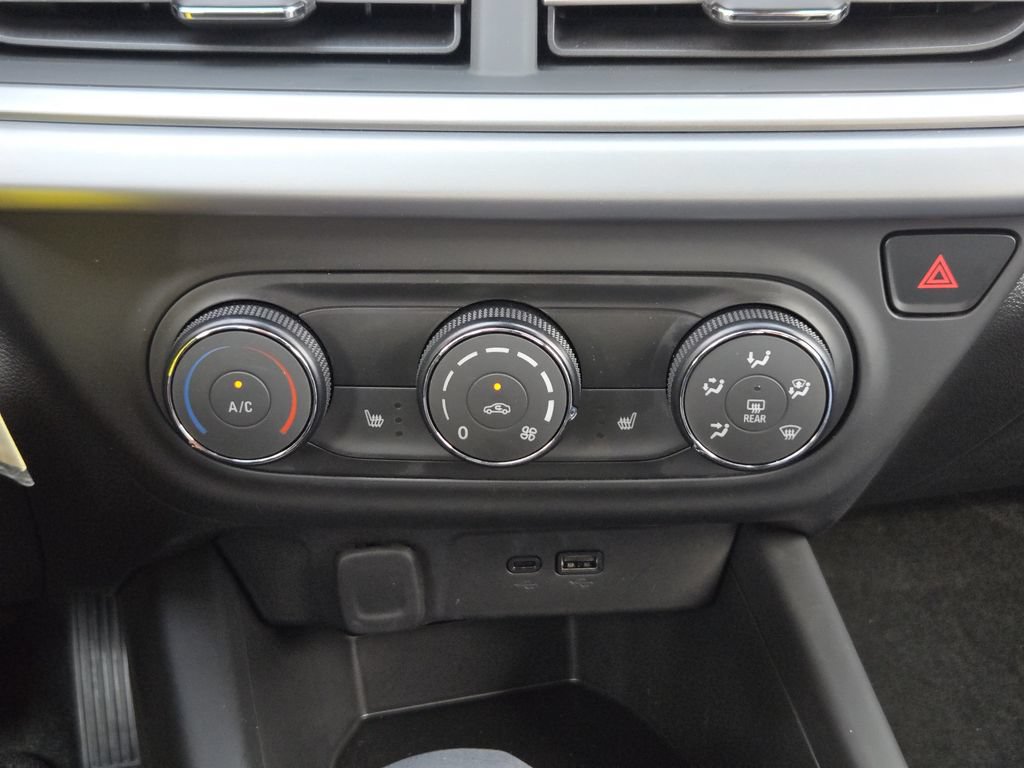 Used 2026 Chevrolet Trax RS w/ Sunroof Package FWD image 14