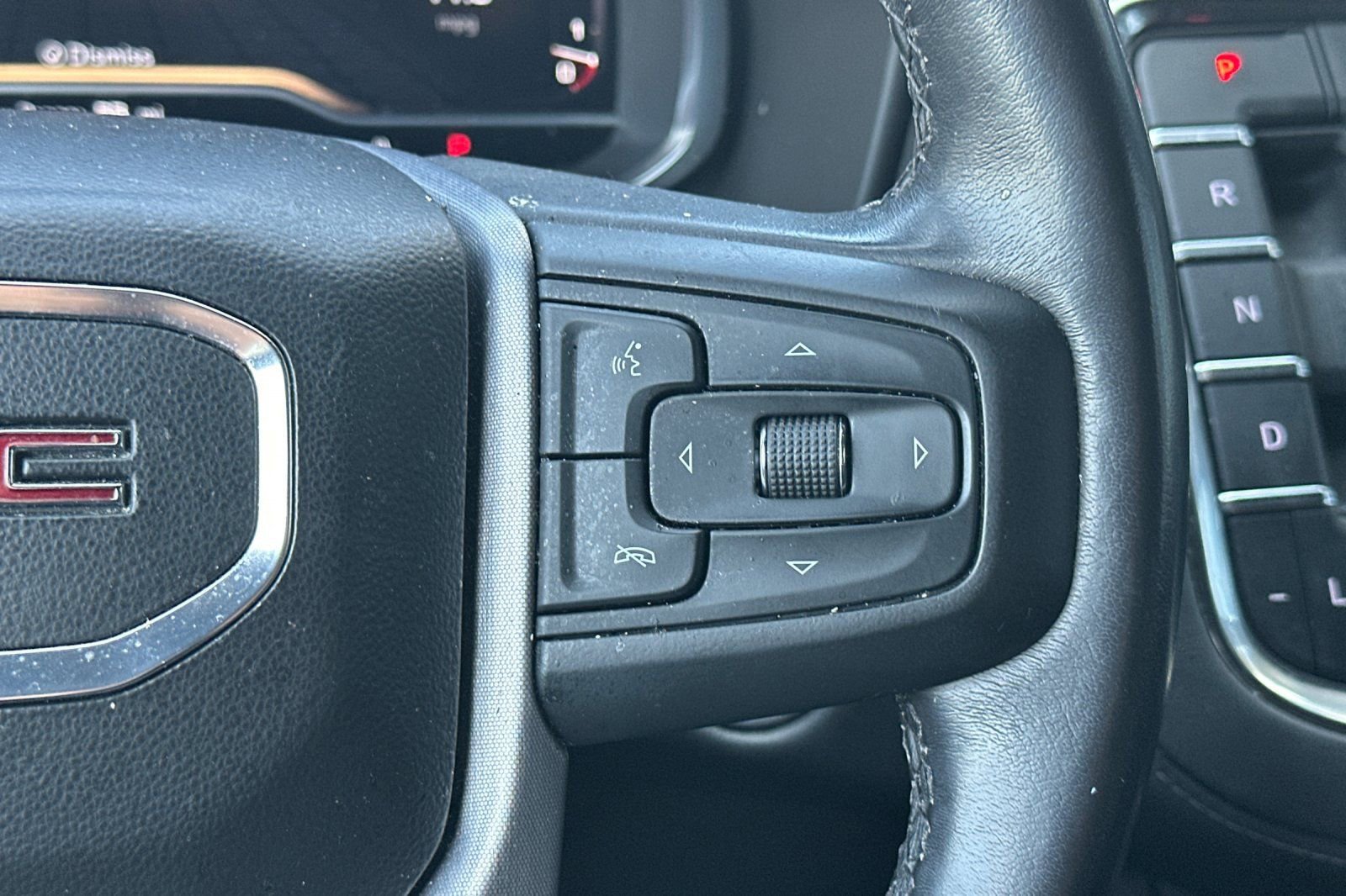 Used 2022 GMC Yukon SLE image 34