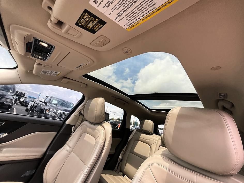 Used 2020 Lincoln Corsair AWD w/ Premium Package image 26