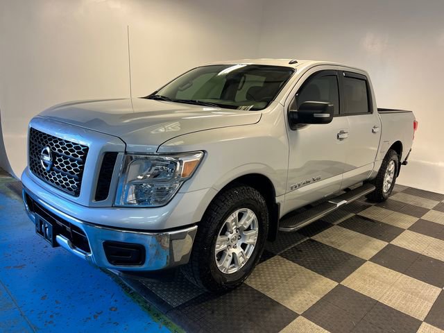 Used 2019 Nissan Titan SV image 3