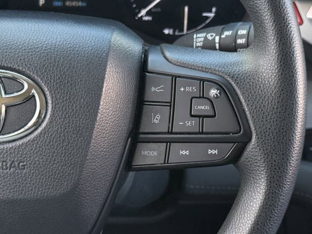 Used 2024 Toyota Sienna LE image 14