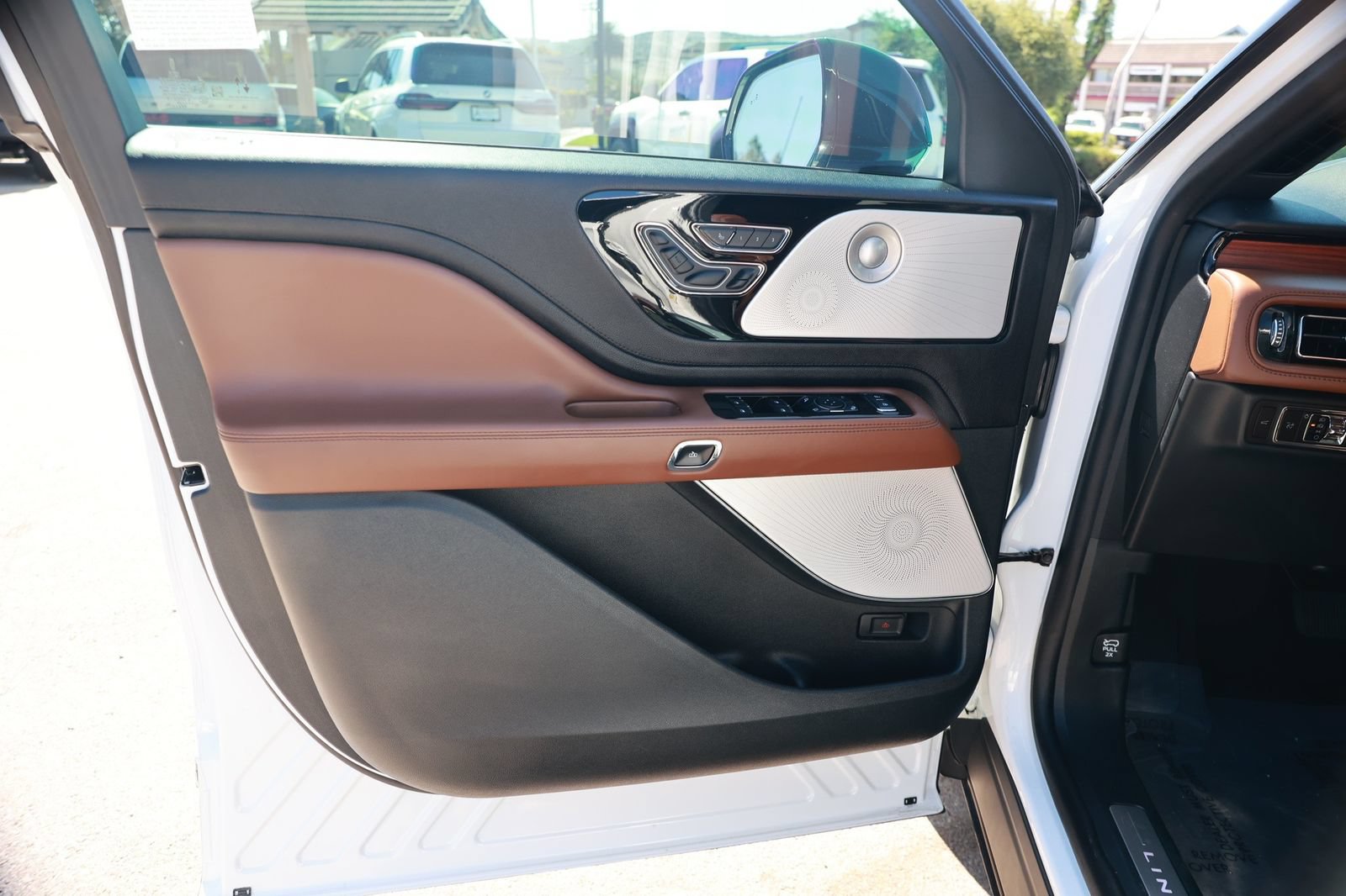 Used 2024 Lincoln Aviator Reserve w/ Equipment Group 201A RWD image 20