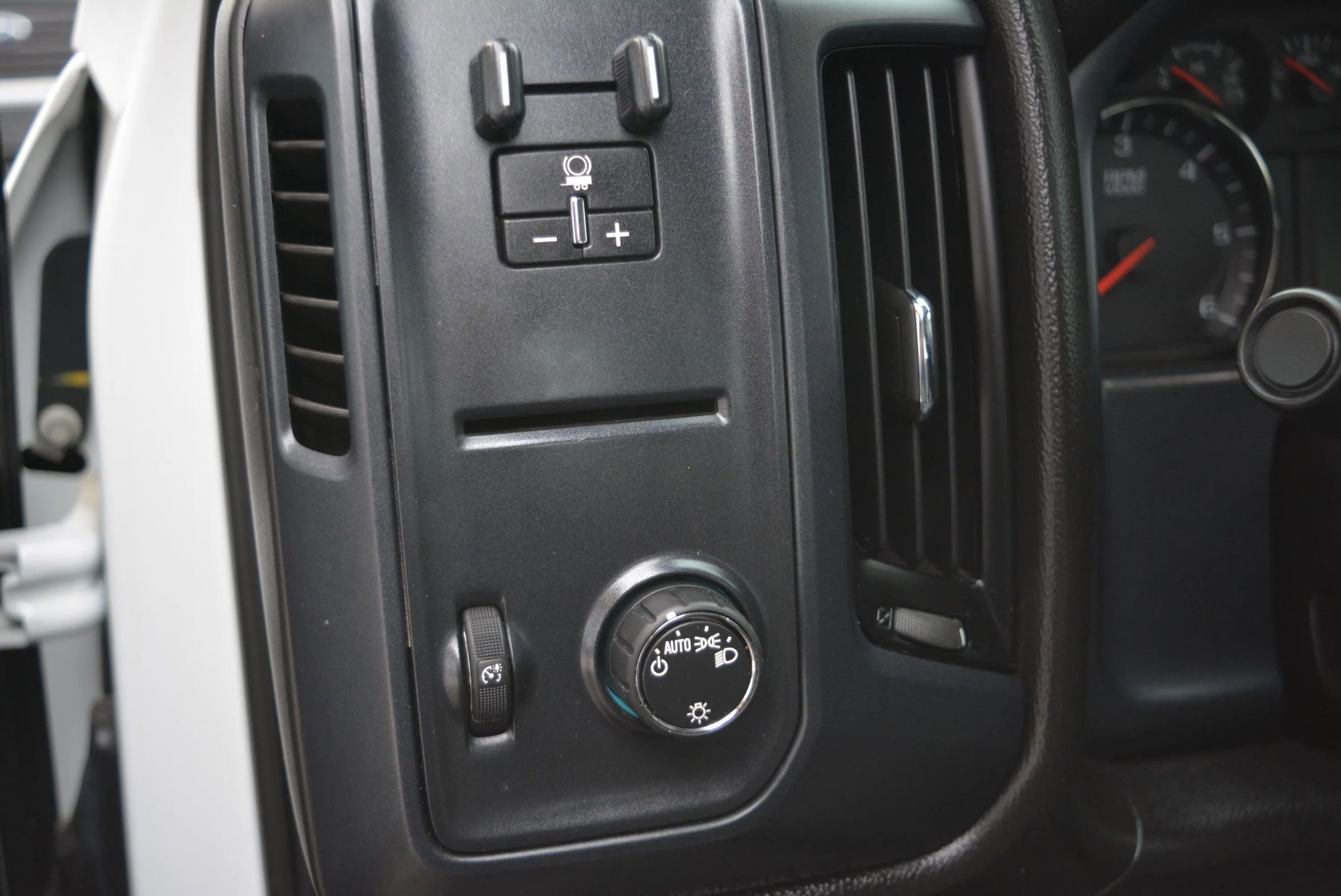 Used 2018 Chevrolet Silverado 3500 W/T AWD/4WD image 18