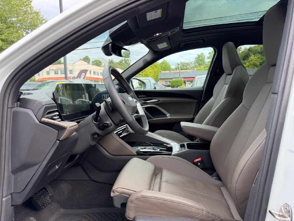Certified 2025 Audi Q5 Premium w/ Premium Plus AWD/4WD image 17