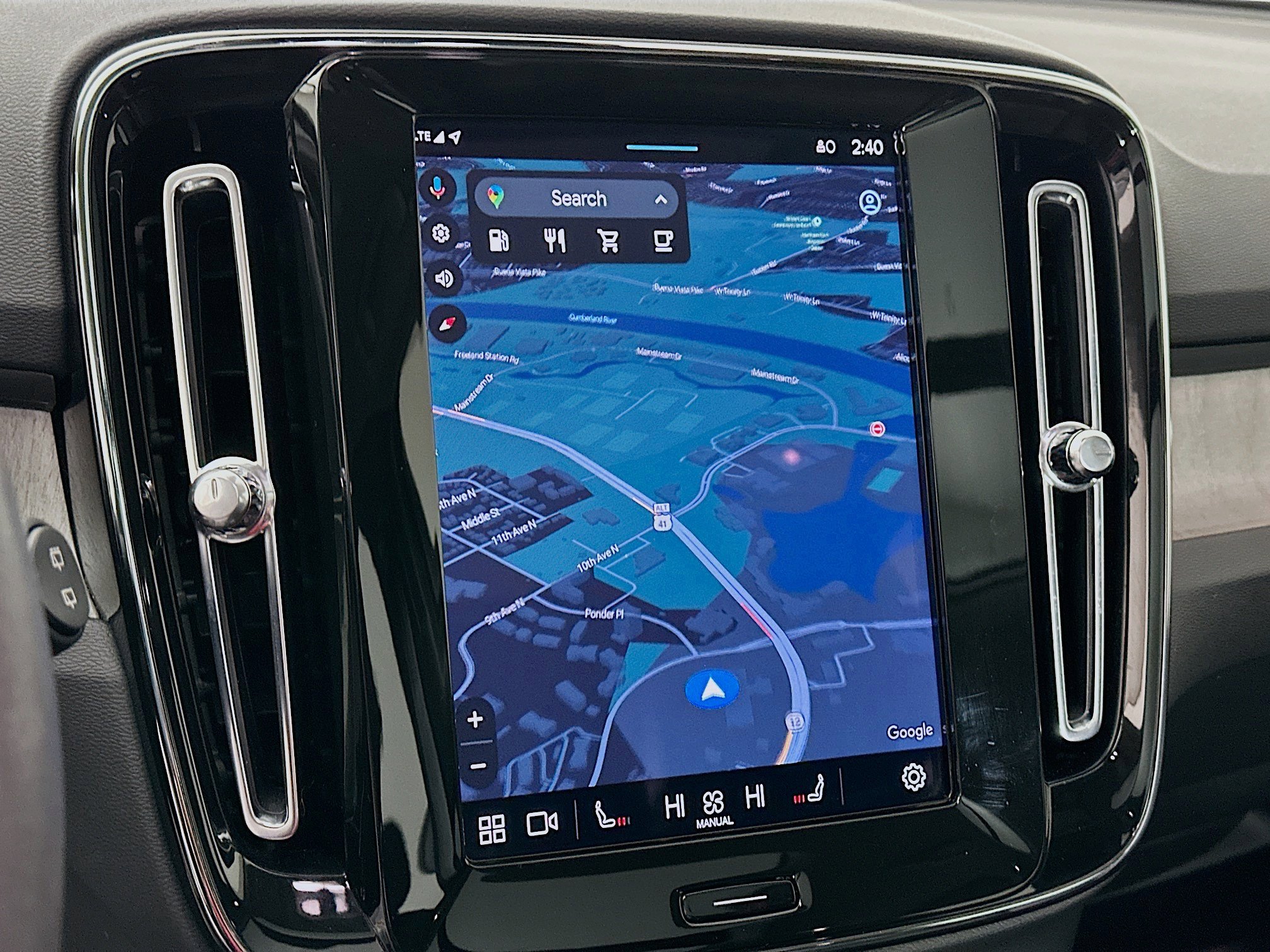 Used 2024 Volvo XC40 B5 Plus image 22