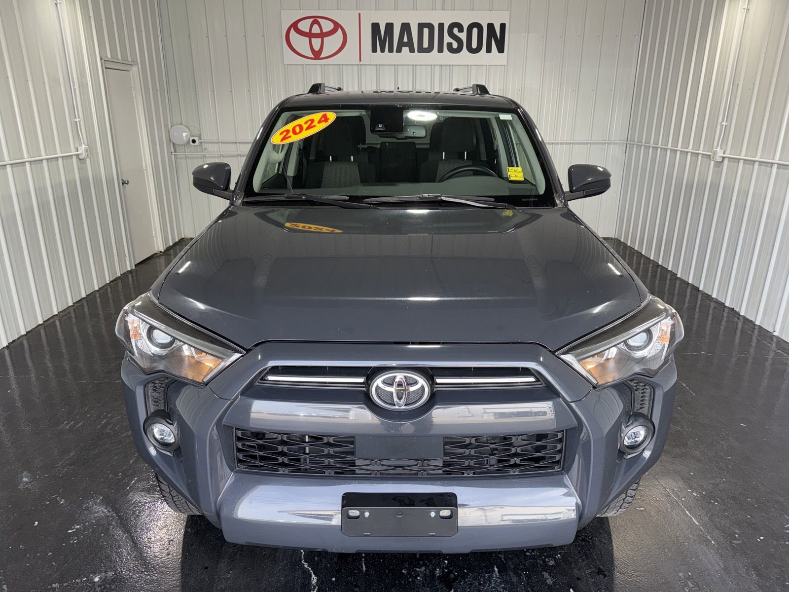 Used 2024 Toyota 4Runner SR5 AWD/4WD image 5