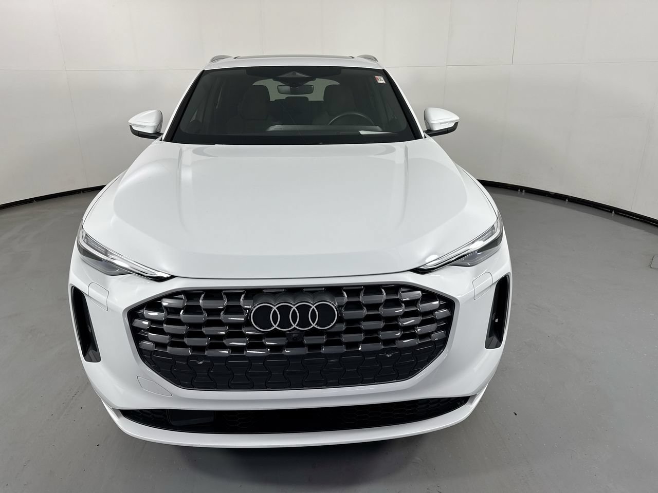 Used 2025 Audi Q5 Premium Plus w/ Premium Plus AWD/4WD image 4