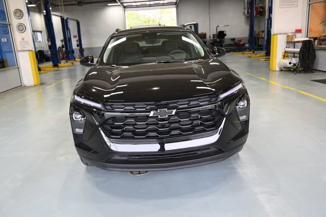 New 2026 Chevrolet Trax LT w/ Driver Confidence Package FWD image 2