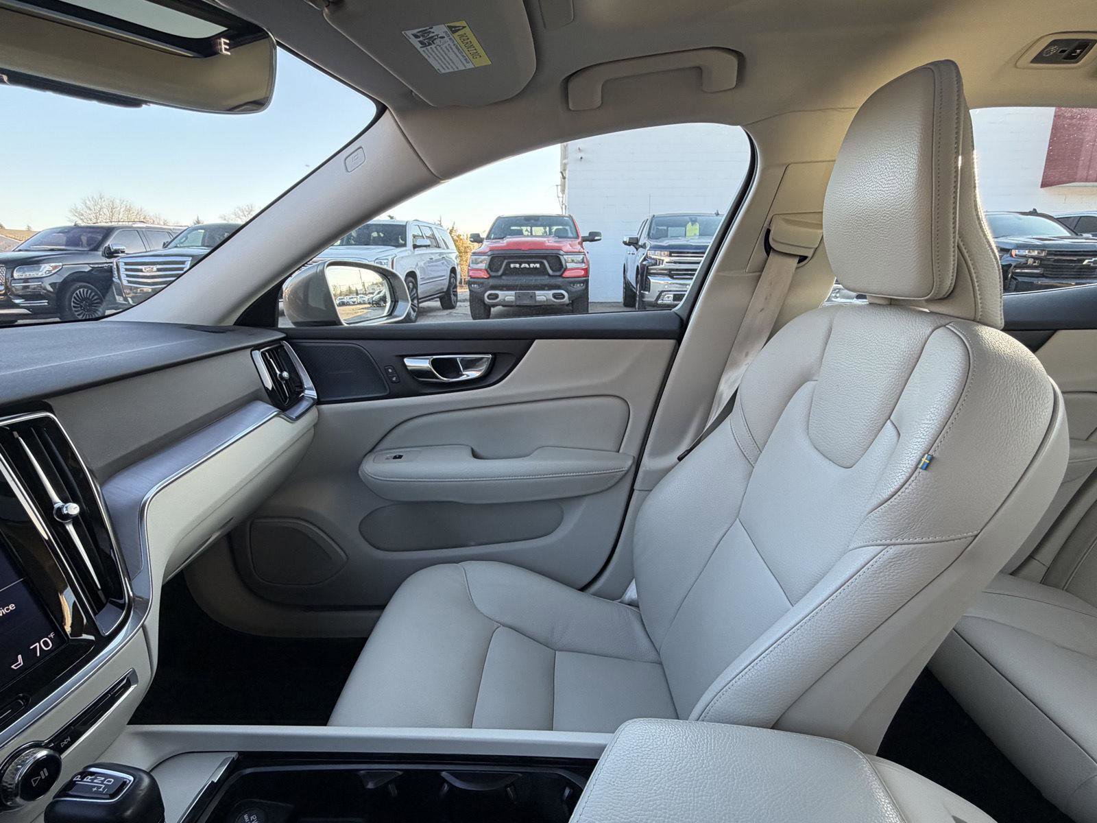 Used 2020 Volvo S60 T5 Momentum image 20