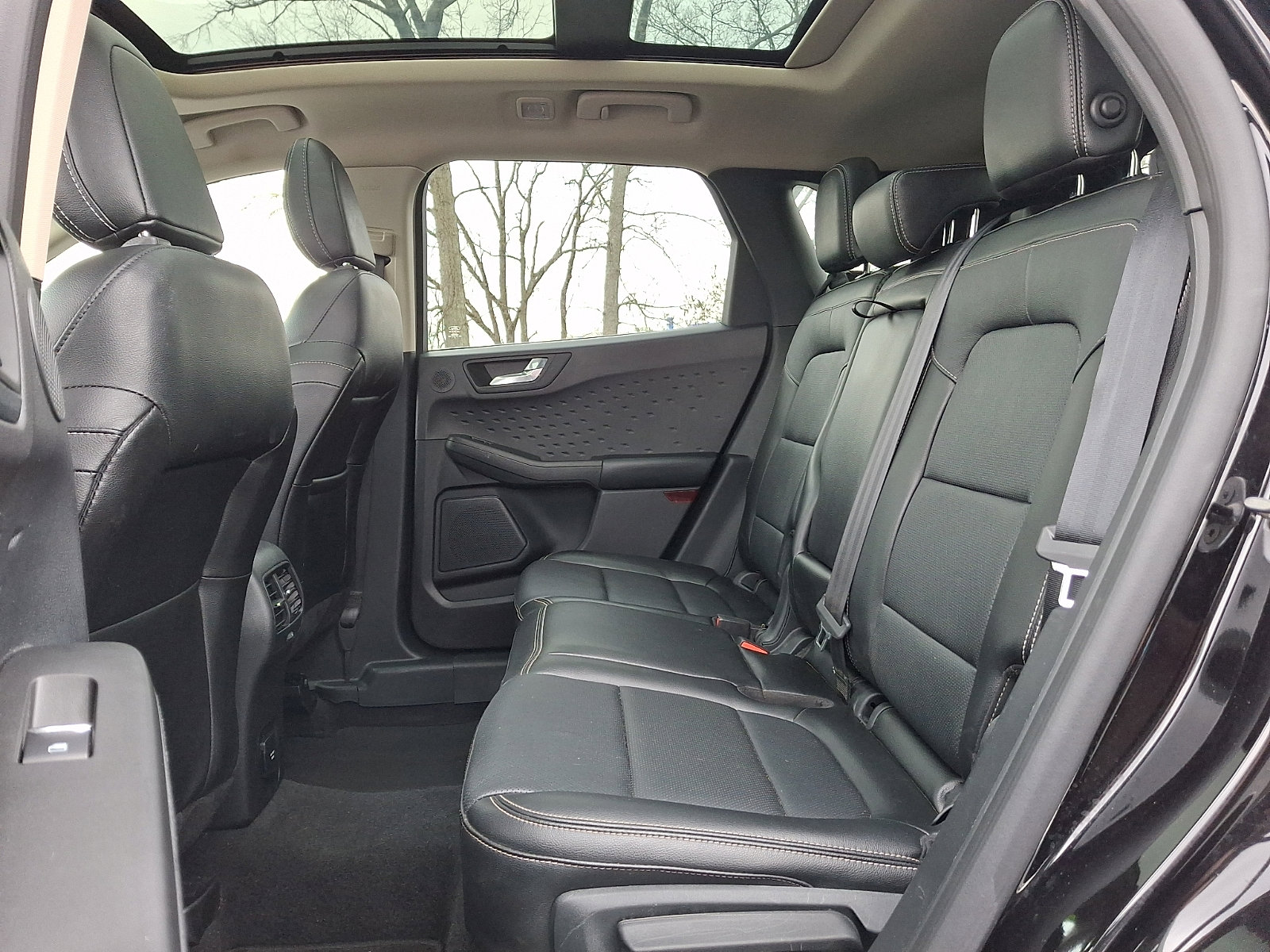 Used 2020 Ford Escape Titanium image 10