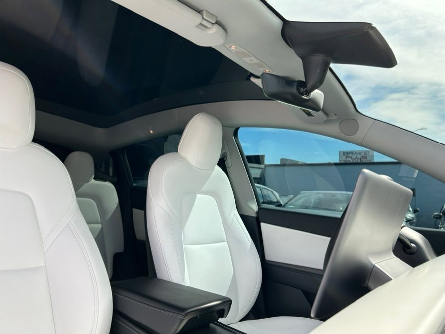 Used 2022 Tesla Model Y Performance image 33