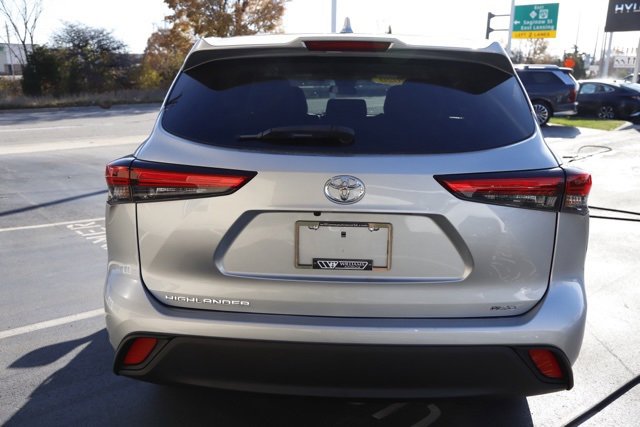 Used 2020 Toyota Highlander L image 4