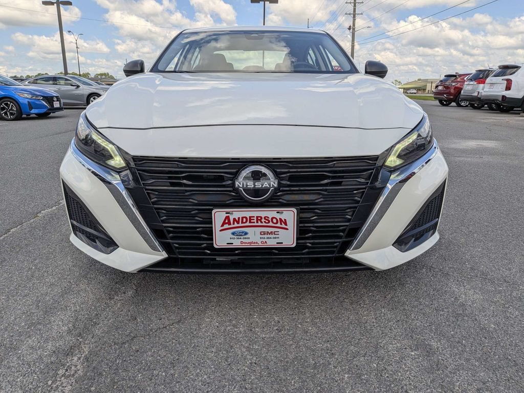 Used 2025 Nissan Altima 2.5 SV FWD image 14