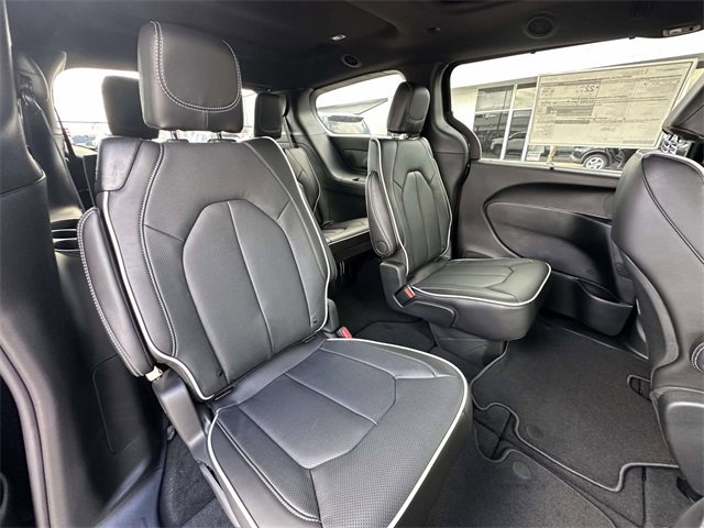 New 2026 Chrysler Pacifica Limited image 31