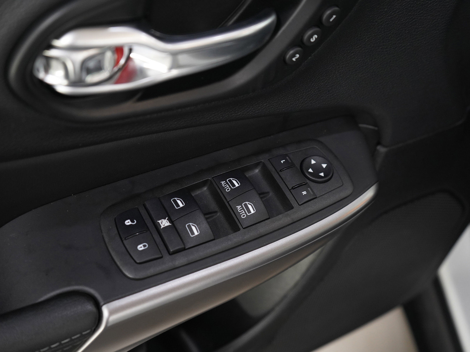 Used 2022 Jeep Cherokee Limited AWD/4WD image 18