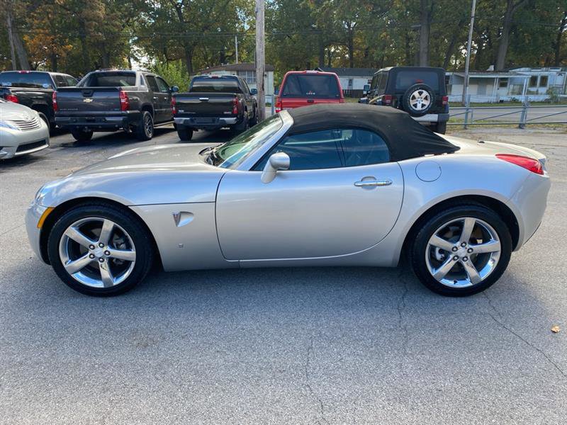 Used 2007 Pontiac Solstice Convertible w/ Premium Package image 2