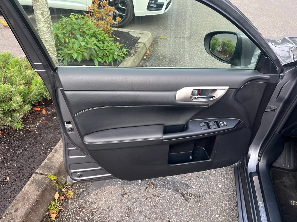 Used 2015 Lexus CT 200h w/ Seat Comfort Package FWD image 11