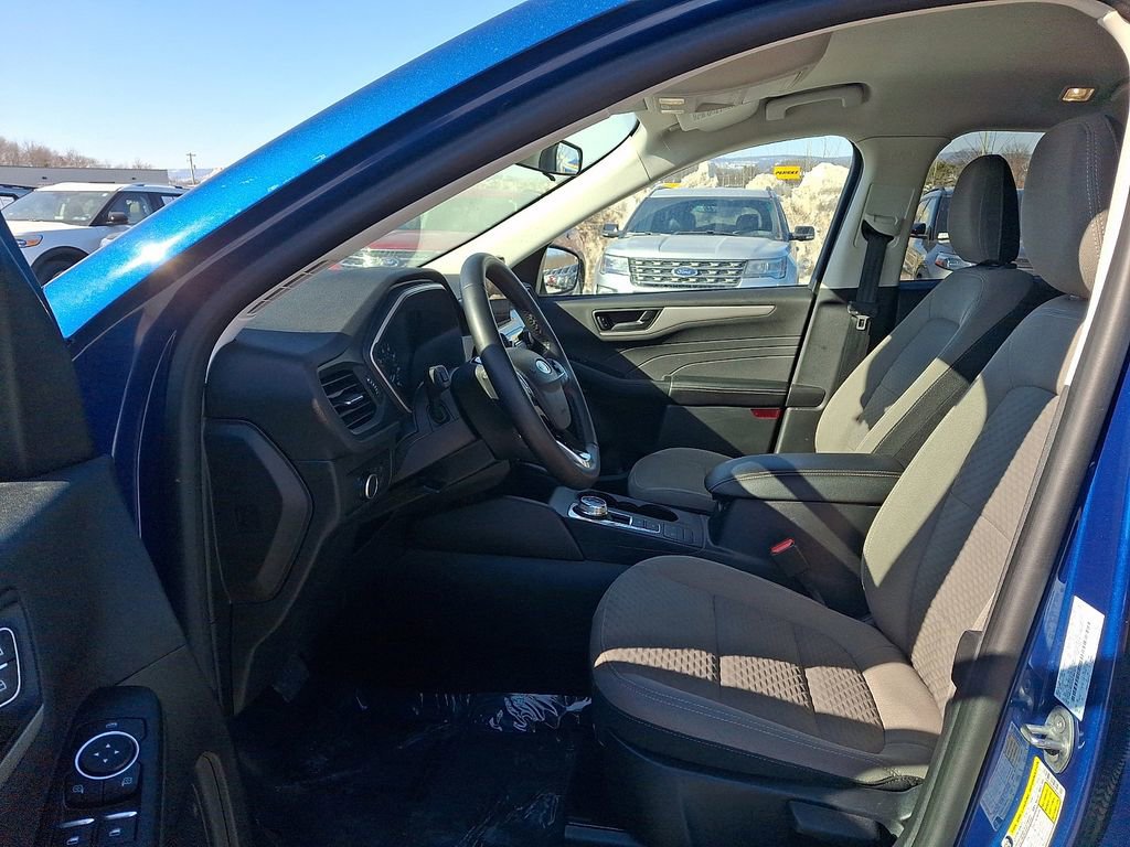 Certified 2022 Ford Escape SE w/ Cold Weather Package image 13