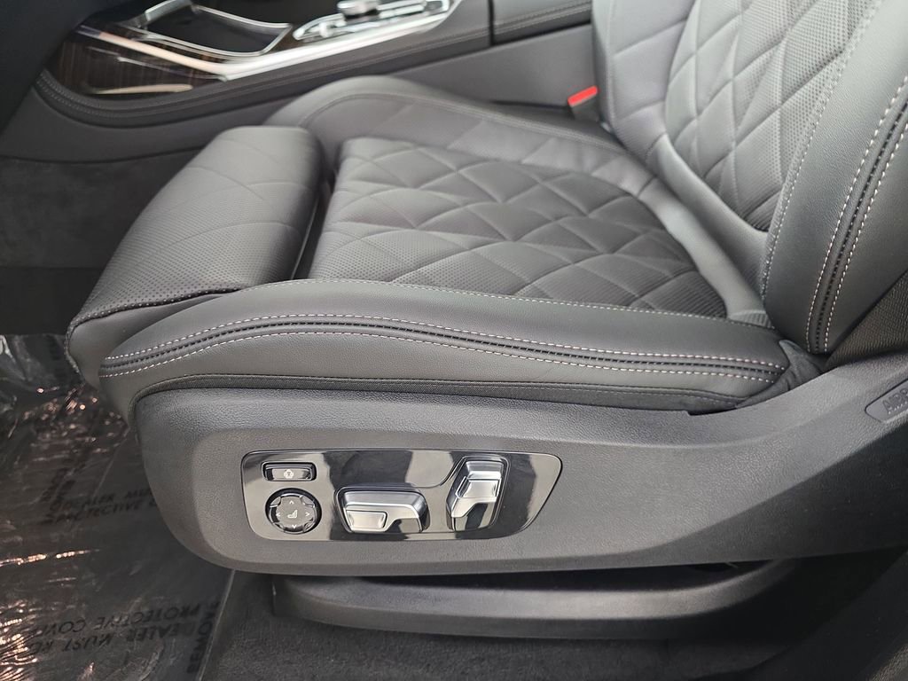 Used 2026 BMW X7 xDrive40i w/ Premium Package AWD/4WD image 33