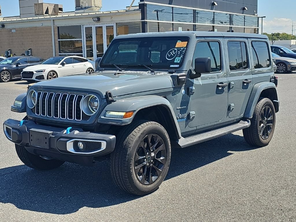 Used 2024 Jeep Wrangler Unlimited Sahara w/ Technology Group AWD/4WD image 16