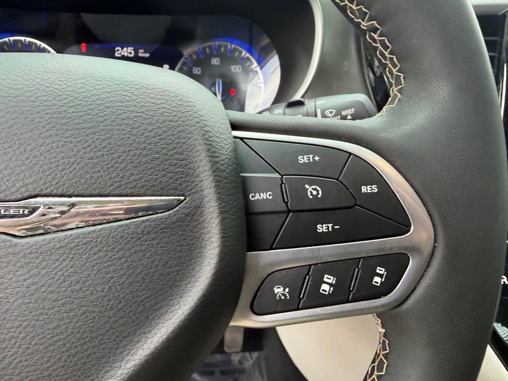 Used 2022 Chrysler Pacifica Touring-L FWD image 23