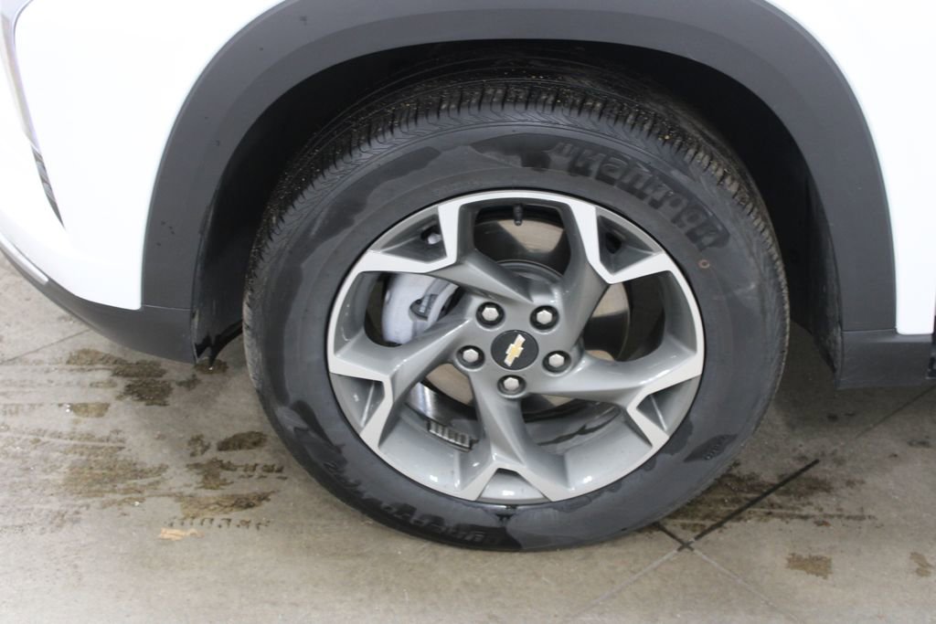 Used 2025 Chevrolet Trax LT image 45