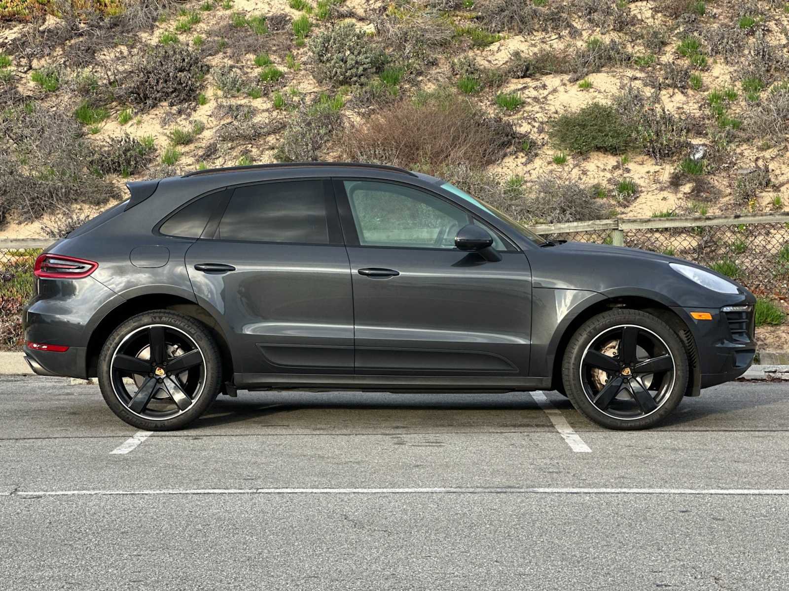 Used 2018 Porsche Macan S image 9