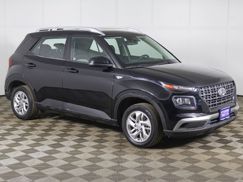 Used 2020 Hyundai Venue SEL FWD image 2