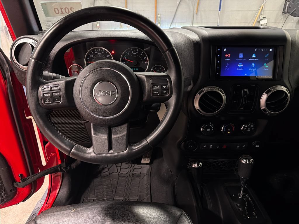 Used 2015 Jeep Wrangler Unlimited Rubicon w/ Connectivity Group AWD/4WD image 5