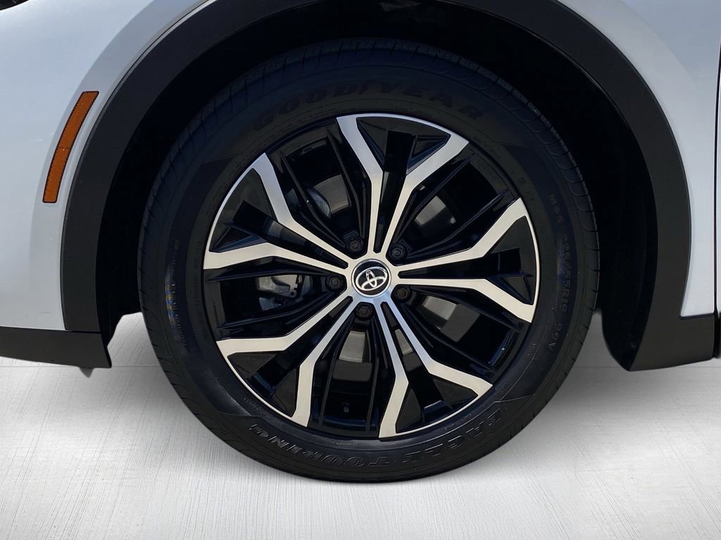 Certified 2023 Toyota Crown XLE image 15