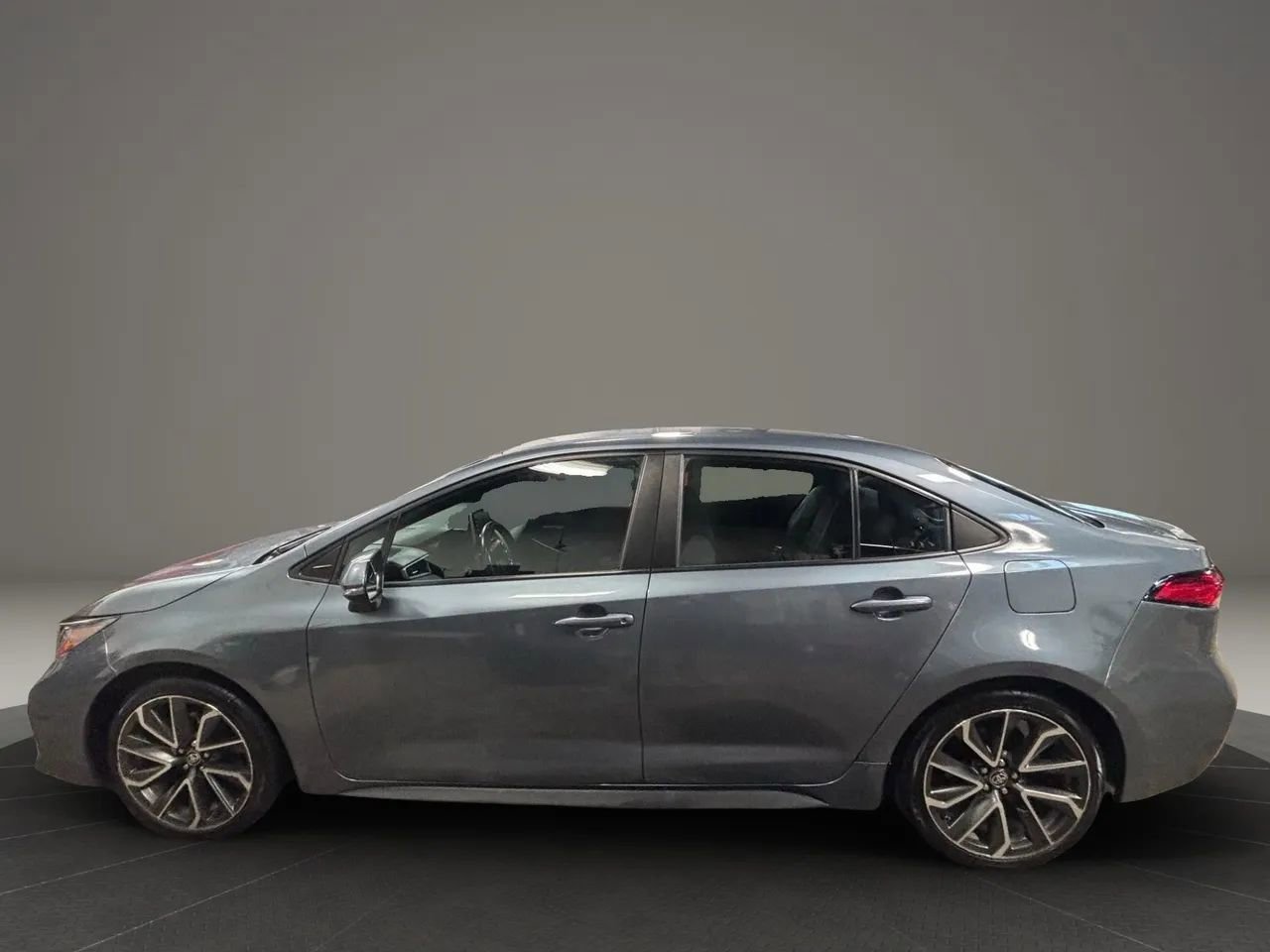 Used 2021 Toyota Corolla SE image 2