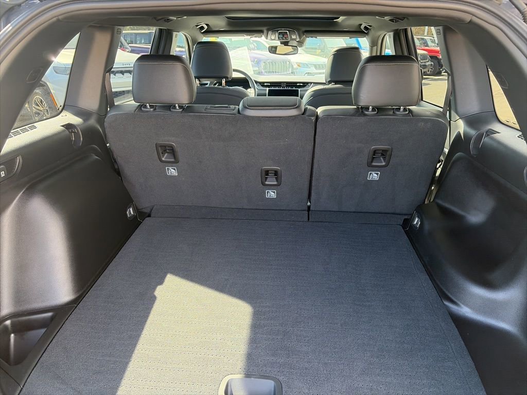 Used 2024 Jeep Grand Cherokee Limited w/ Black Appearance Package image 10