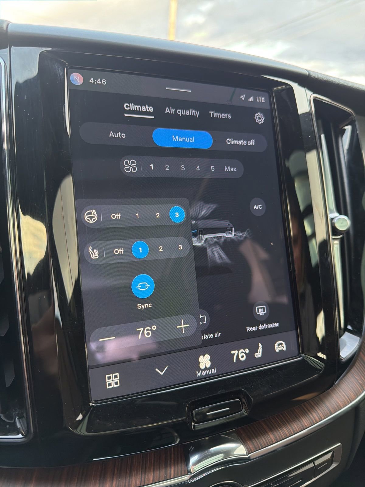 Certified 2025 Volvo XC60 T8 Plus w/ Protection Package Premier image 38