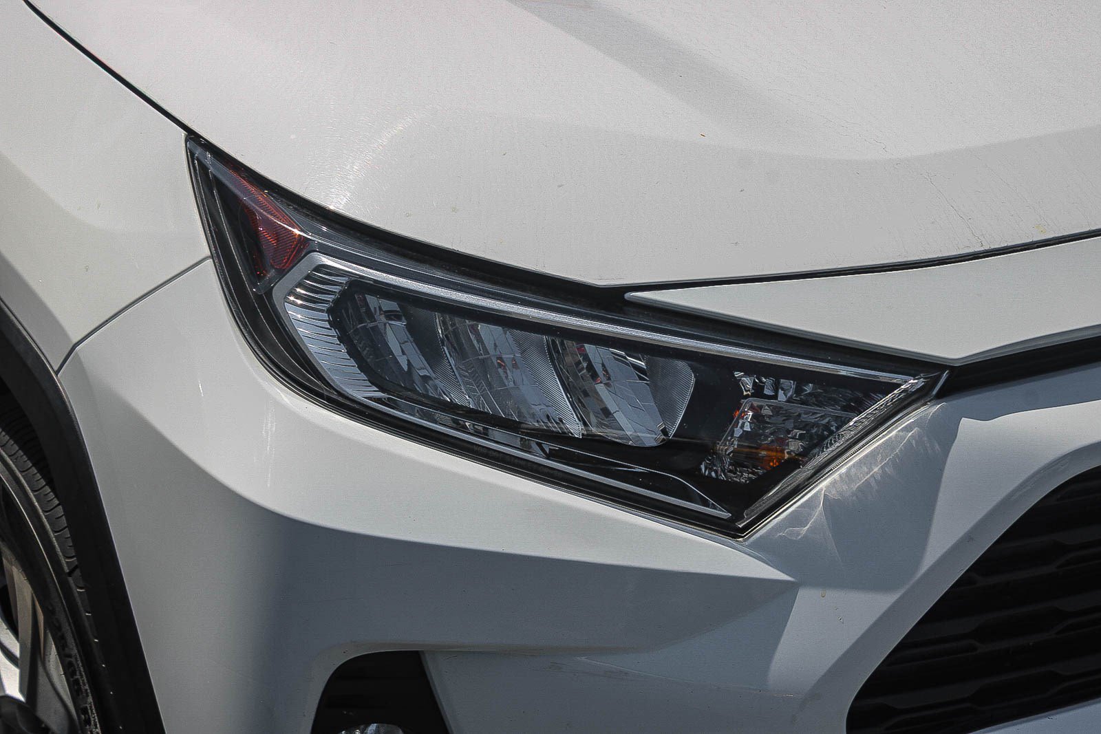 Used 2021 Toyota RAV4 XLE FWD image 2