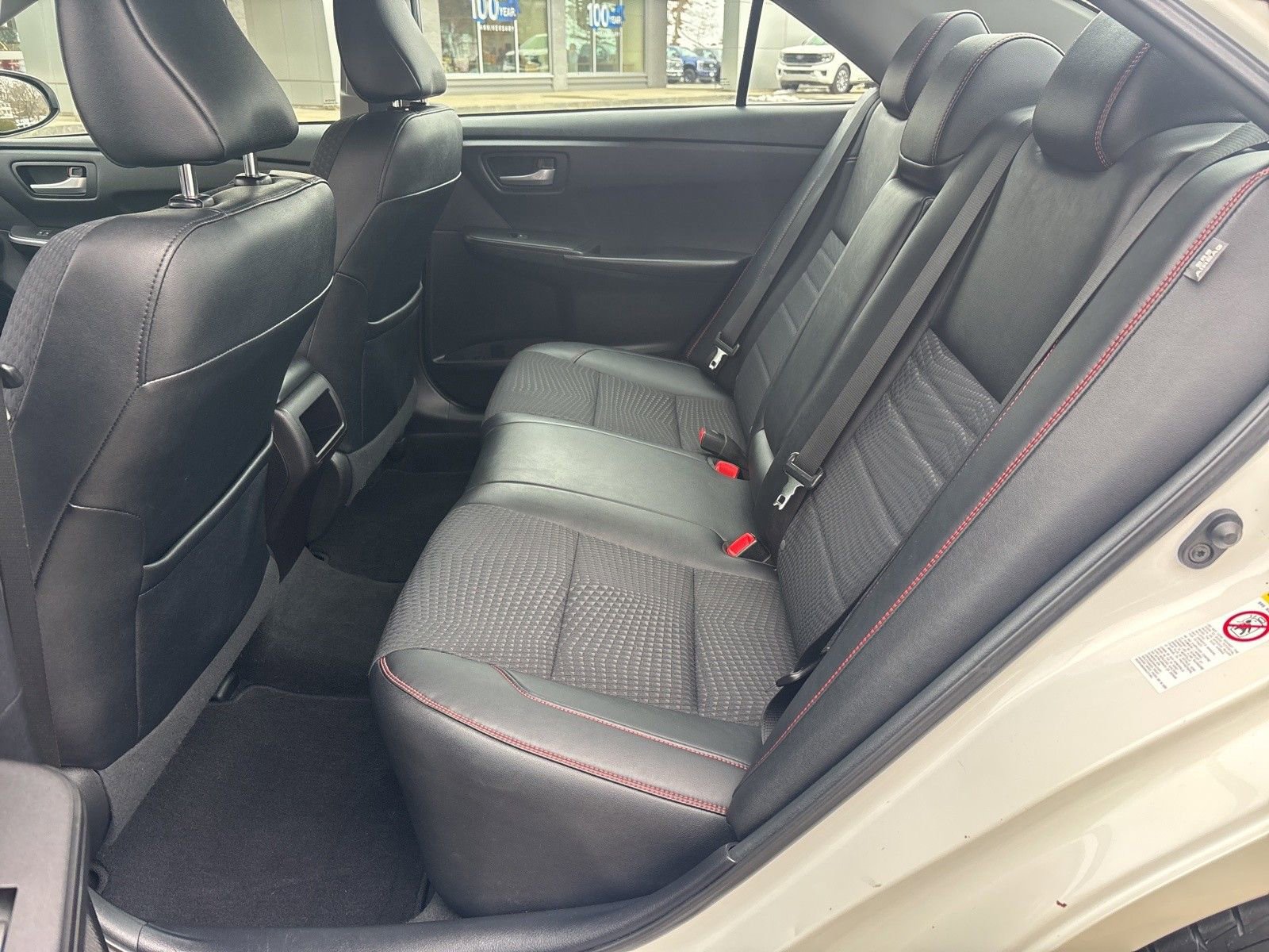 Used 2015 Toyota Camry SE image 34