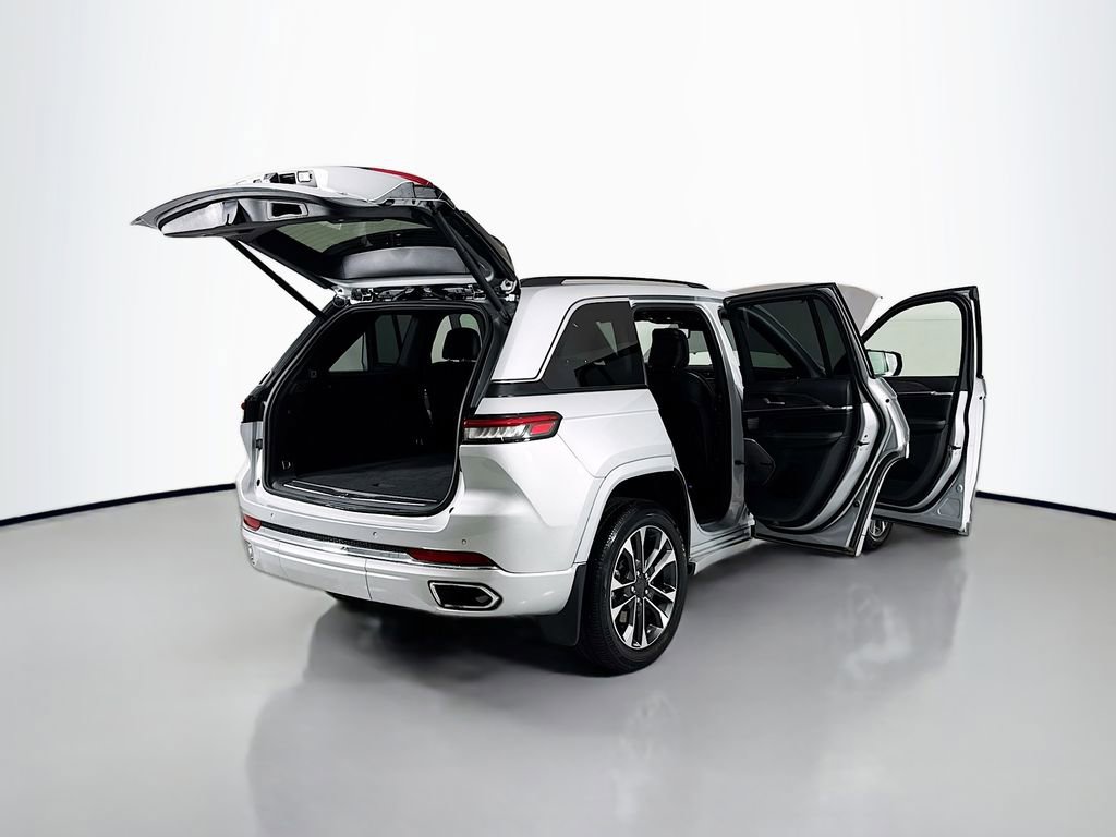 Used 2023 Jeep Grand Cherokee Overland w/ Advanced Protech Group III AWD/4WD image 27