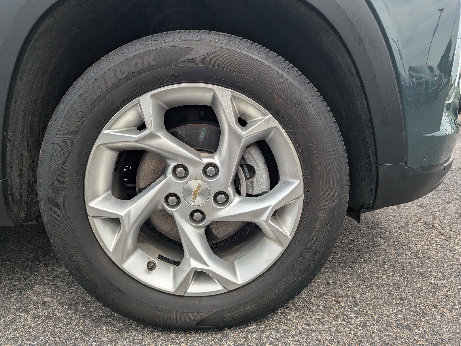 Used 2025 Chevrolet Trax LS w/ LS Convenience Package FWD image 9