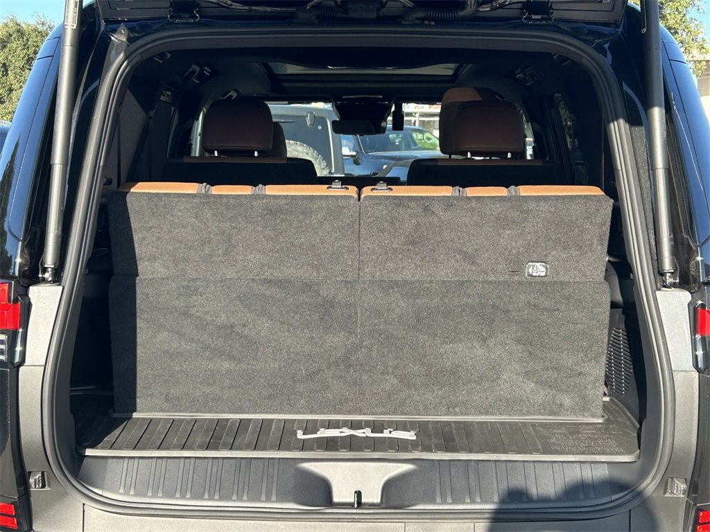 Used 2025 Lexus GX 550 image 14