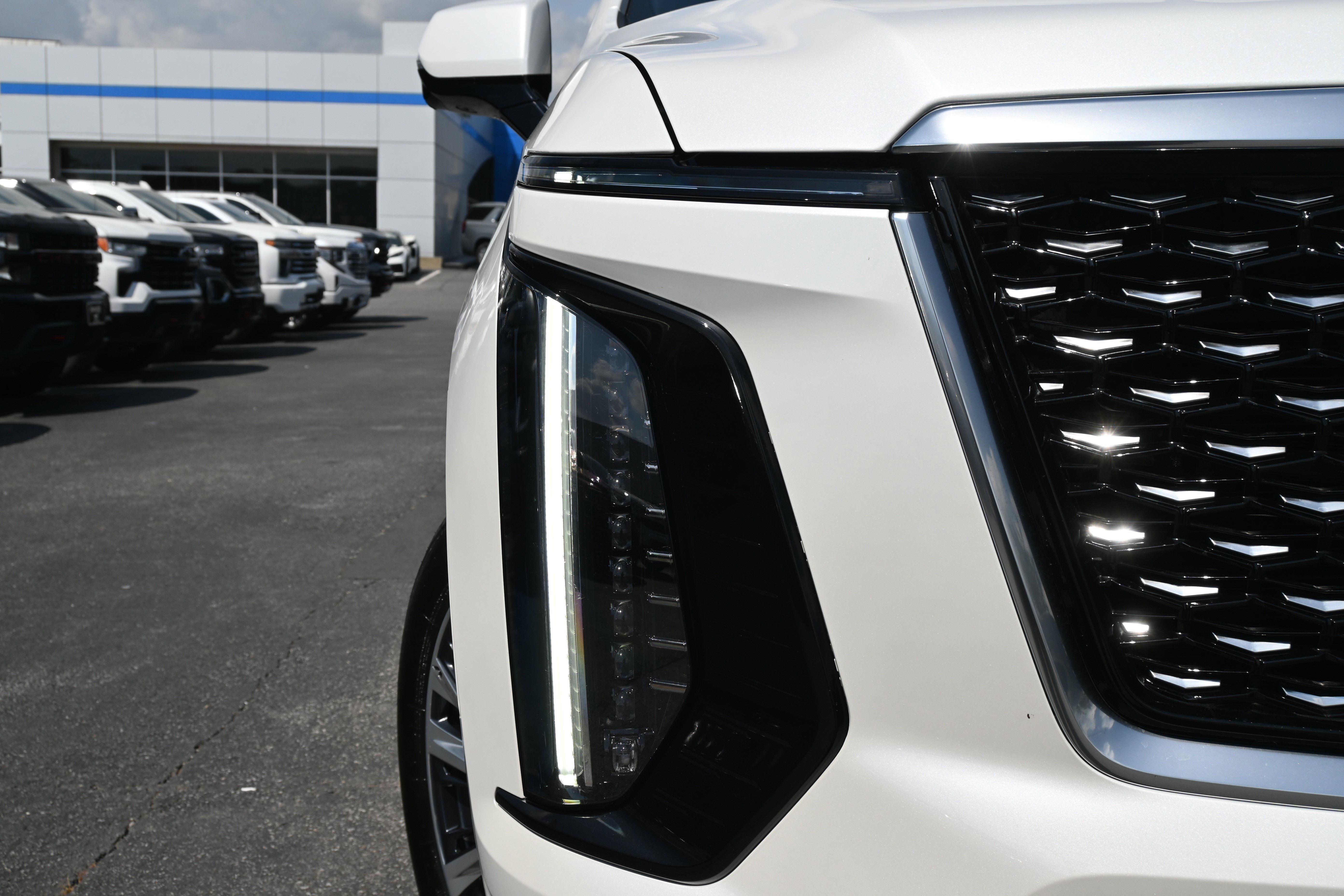 Used 2025 Cadillac Escalade Premium Luxury w/ Touring Package image 30