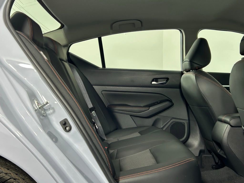 Used 2025 Nissan Altima 2.5 SR image 12