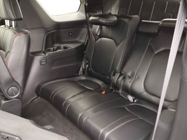 Used 2025 Honda Pilot TrailSport image 39
