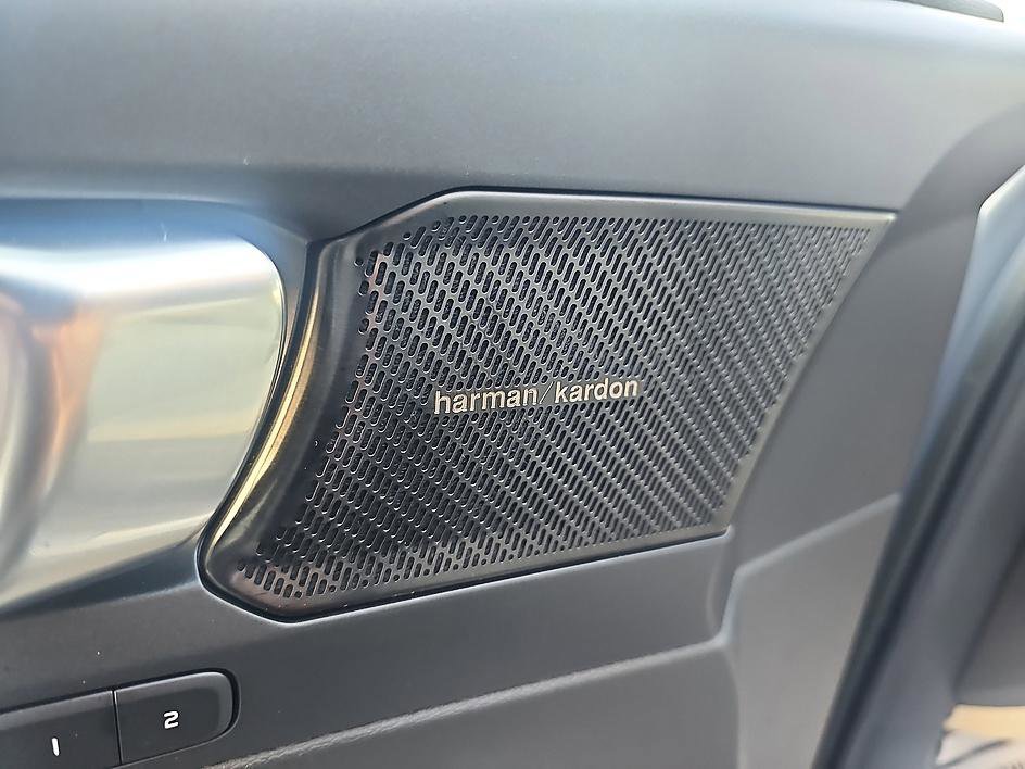 Used 2023 Volvo XC40 B5 Ultimate w/ Protection Package Premier image 13