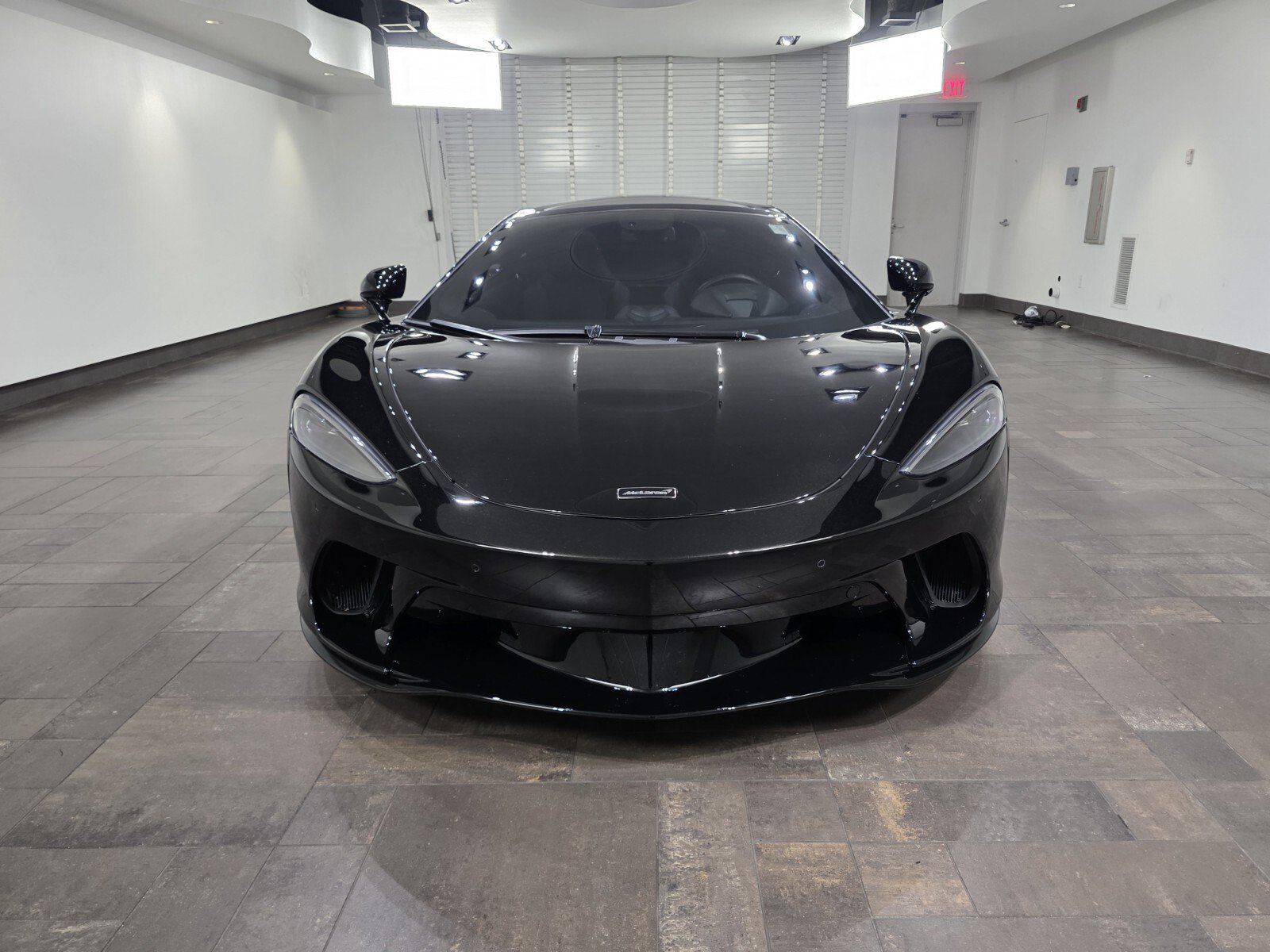 Used 2023 McLaren GT RWD image 2
